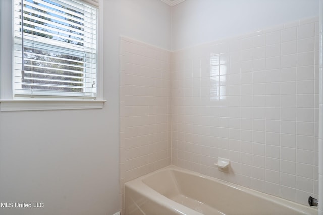 bathroom with bathtub / shower combination