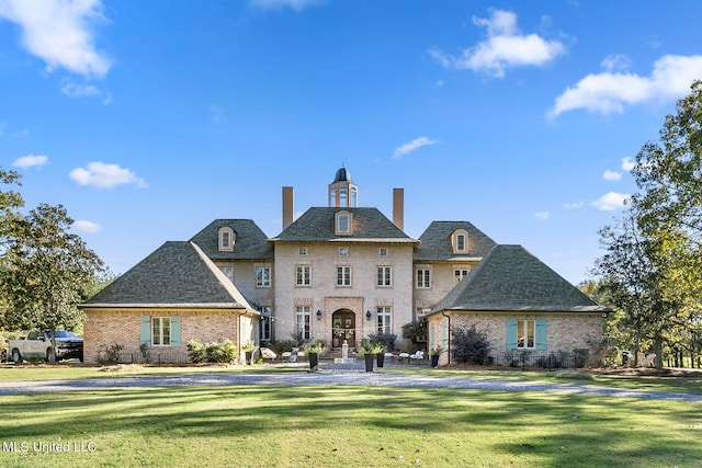 view of front of house with a front yard