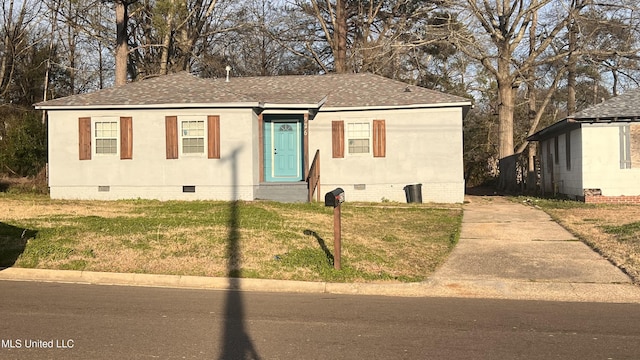 view of front of home featuring a front lawn, crawl space, and a shingled roof