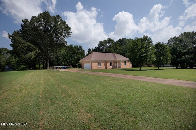 view of yard with a garage