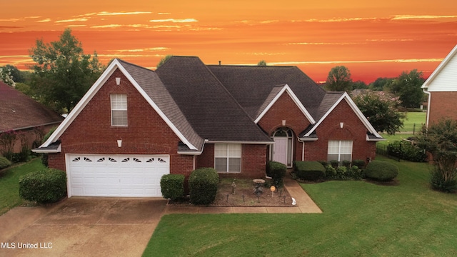 view of front facade featuring a yard and a garage