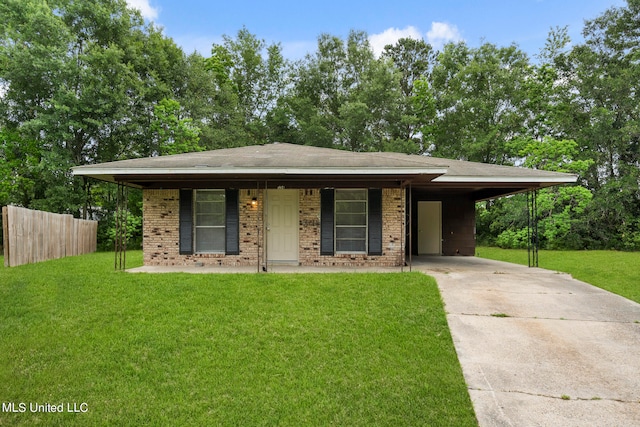 view of front facade featuring a front lawn and a carport