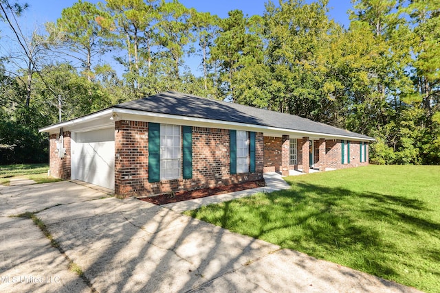 ranch-style home with a front yard