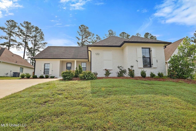122 Seymour Dr, Madison, MS 39110 - view of front of property featuring a front lawn and central AC unit