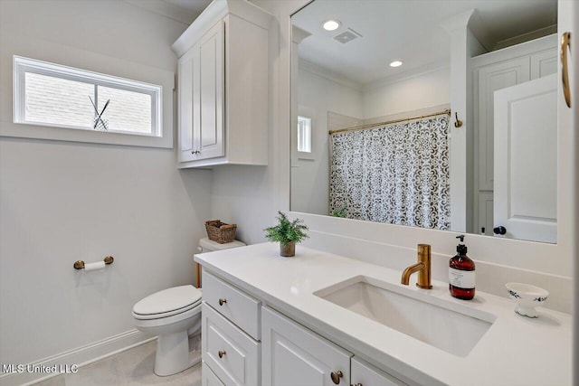 122 Seymour Dr, Madison, MS 39110 - full bath with vanity, toilet, baseboards, a shower with curtain, and recessed lighting