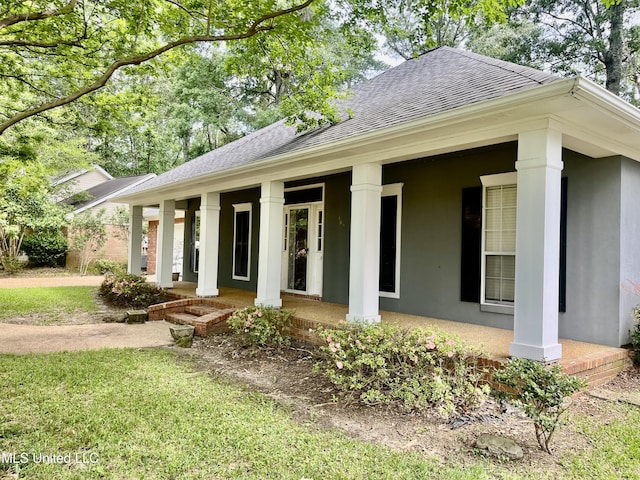 3057 Windwood Cir, Flowood, MS 39232 - view of front facade with a shingled roof, stucco siding, and a front yard