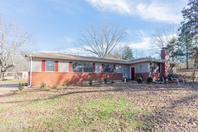 ranch-style home with a front yard