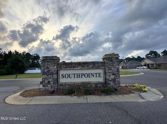 view of community / neighborhood sign