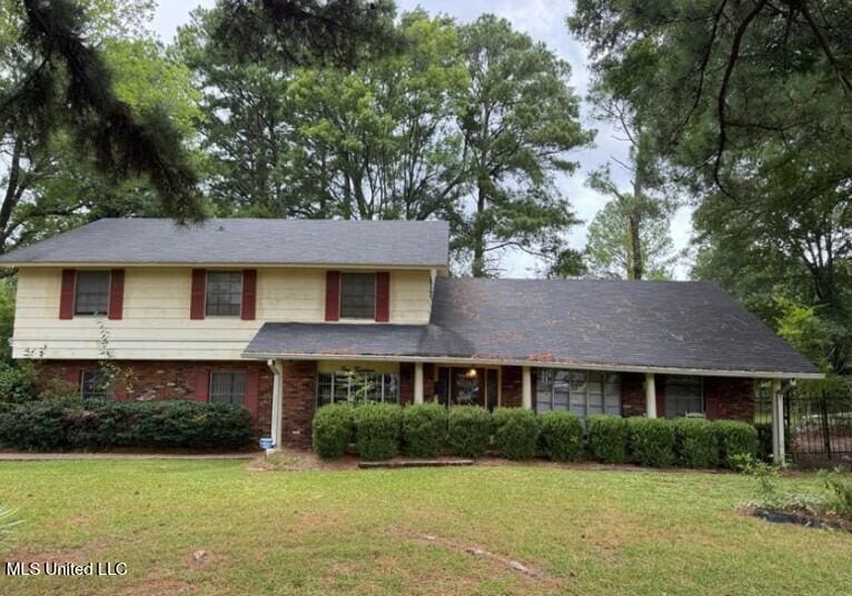 114 California Pl, Jackson, MS 39213 - traditional-style house featuring a front yard and brick siding