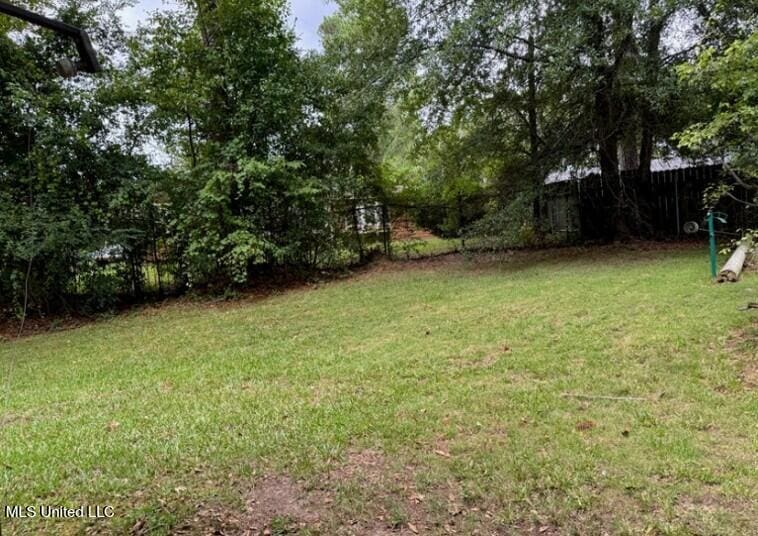 114 California Pl, Jackson, MS 39213 - view of yard