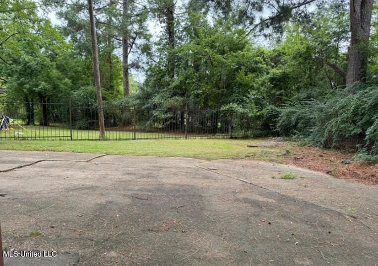 114 California Pl, Jackson, MS 39213 - view of yard