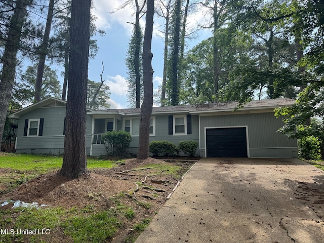 1870 Wisteria Dr, Jackson, MS 39204 - ranch-style home featuring an attached garage, driveway, and crawl space