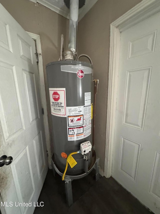 1870 Wisteria Dr, Jackson, MS 39204 - utility room with water heater