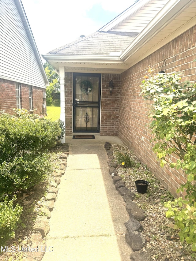 167 Tackett Run, Southaven, MS 38671 - doorway to property with brick siding