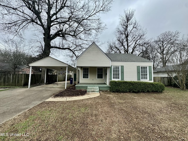 view of front of home with a front lawn and a carport