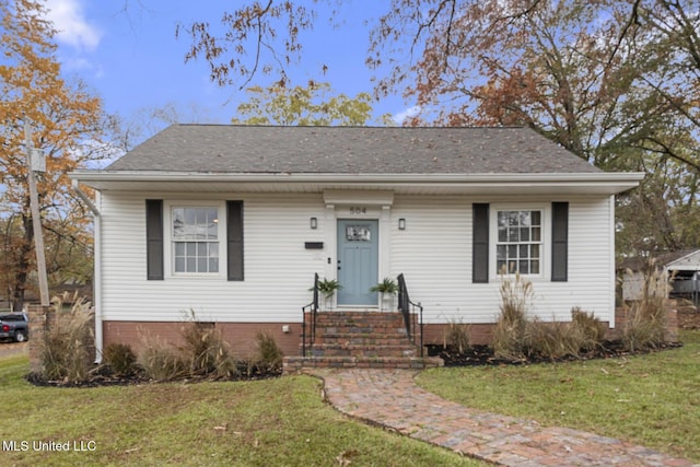 view of front facade with a front lawn