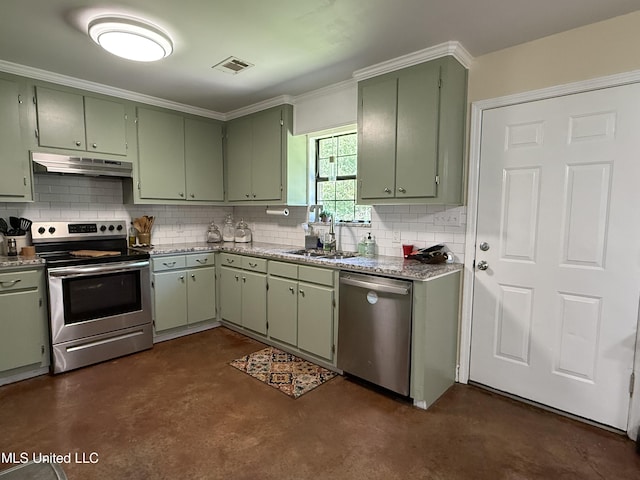 kitchen with stainless steel appliances, a sink, under cabinet range hood, finished concrete flooring, and green cabinets