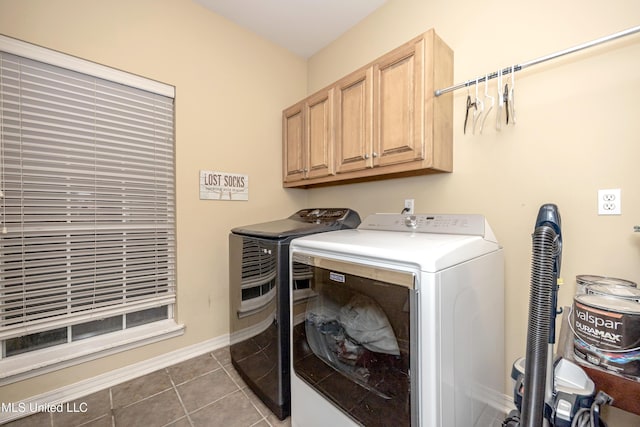 laundry area featuring tile patterned flooring, cabinet space, independent washer and dryer, and baseboards