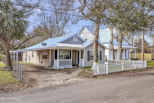 view of front facade with a porch