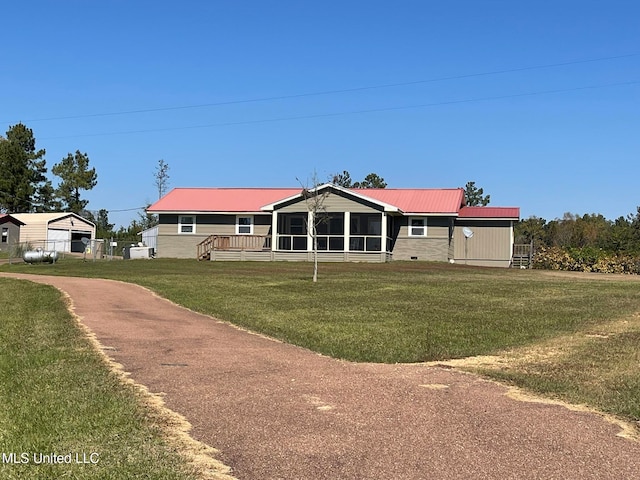 view of front facade with a front yard