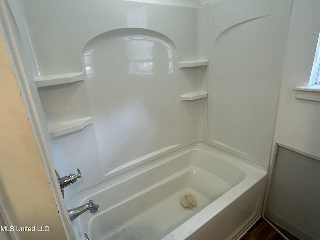 full bath with tub / shower combination