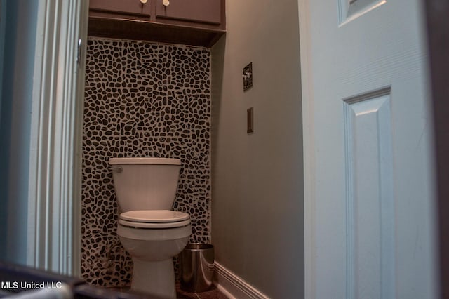 414 Spike Rdg, Canton, MS 39046 - bathroom with toilet and baseboards