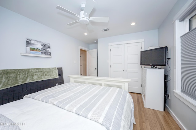 bedroom featuring light wood finished floors, baseboards, visible vents, a closet, and recessed lighting