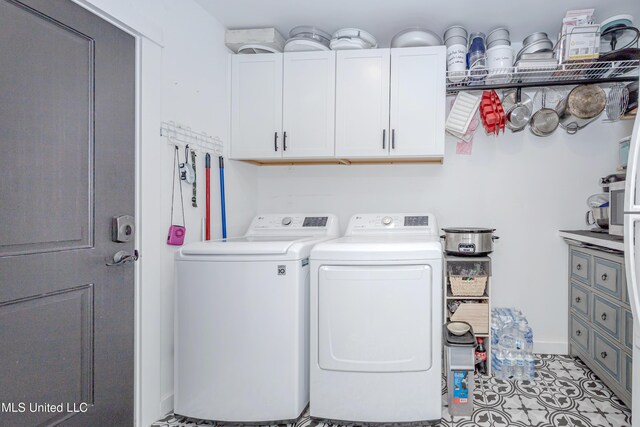 laundry area featuring cabinet space and washer and clothes dryer