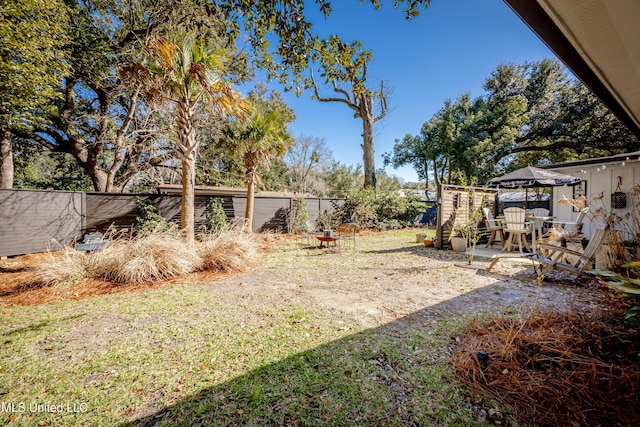 view of yard featuring a fenced backyard