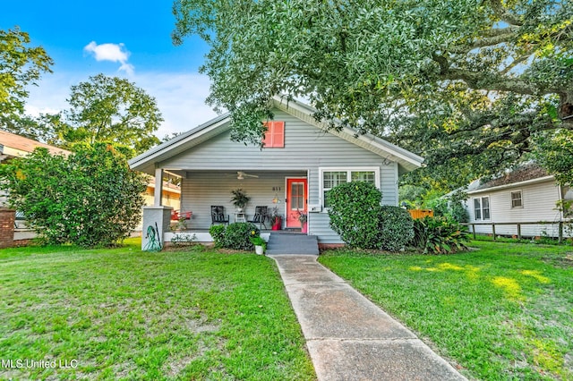 bungalow-style house featuring a front lawn and a porch