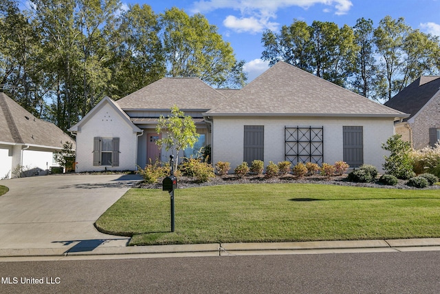 view of front facade with a front yard