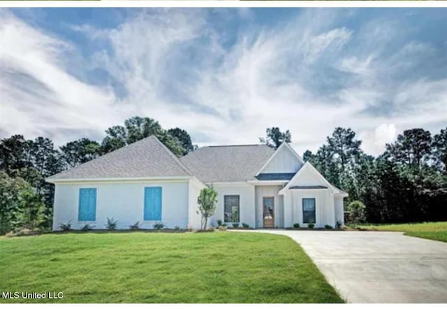 view of front of home with concrete driveway and a front yard