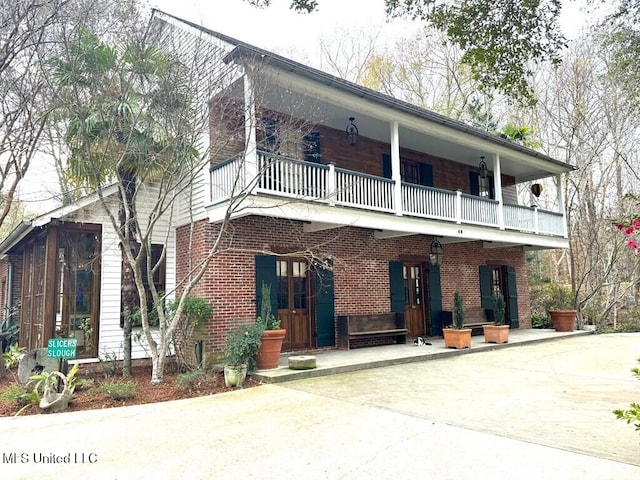 48 Fairway Dr, Natchez, MS 39120 - back of house with a balcony