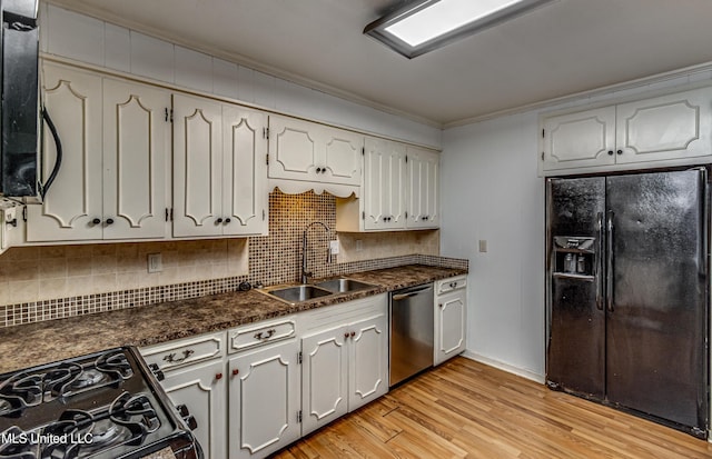204 Turtle Creek Dr, Brandon, MS 39047 - kitchen featuring black appliances, a sink, dark countertops, light wood-style flooring, and backsplash