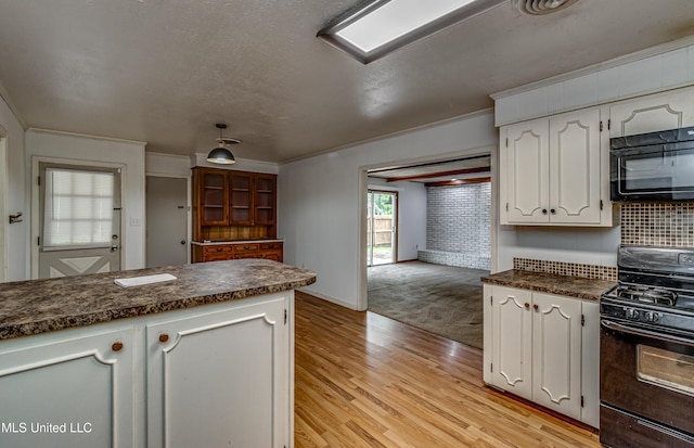 204 Turtle Creek Dr, Brandon, MS 39047 - kitchen featuring black appliances, dark countertops, white cabinetry, ornamental molding, and light wood-type flooring