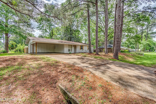 204 Turtle Creek Dr, Brandon, MS 39047 - view of front of property with driveway, a carport, and a front yard