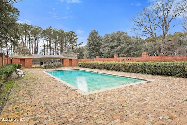 view of swimming pool featuring a patio