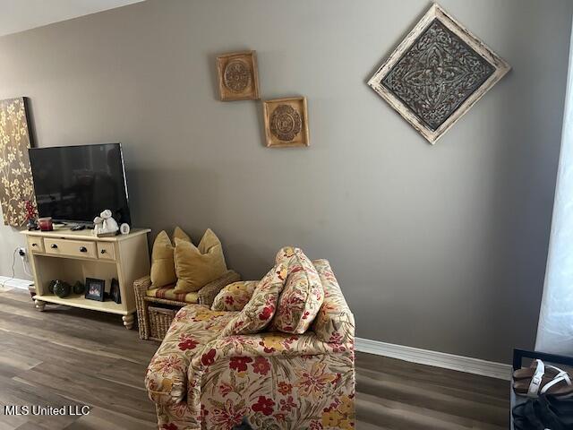 15501 Quail Creek Cv, Diberville, MS 39540 - living area featuring baseboards and wood finished floors