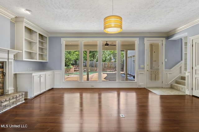 1034 Northpointe Dr, Jackson, MS 39211 - unfurnished living room with a textured ceiling, a ceiling fan, ornamental molding, wainscoting, and hardwood / wood-style flooring