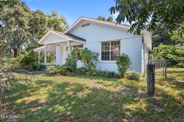 view of front of house with a front yard