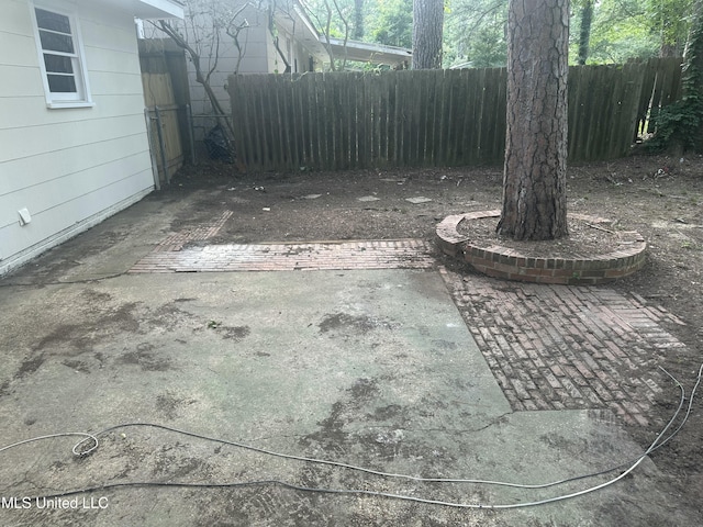 558 Daniel Cir, Jackson, MS 39212 - view of yard with a patio area