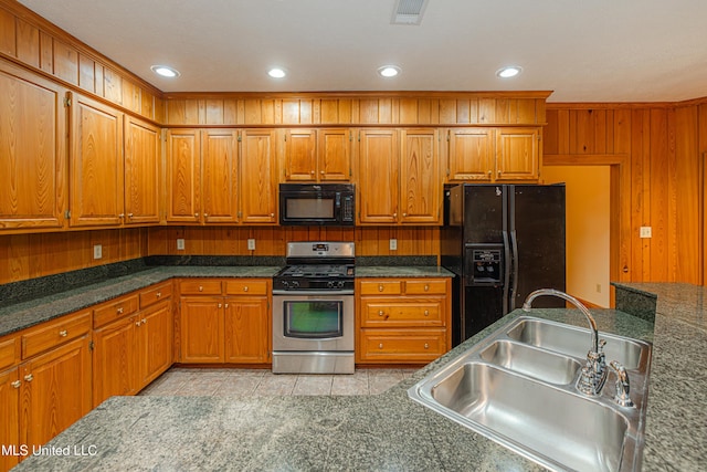 4005 Warriors Trl, Vicksburg, MS 39180 - kitchen with black appliances, a sink, brown cabinets, dark countertops, and recessed lighting