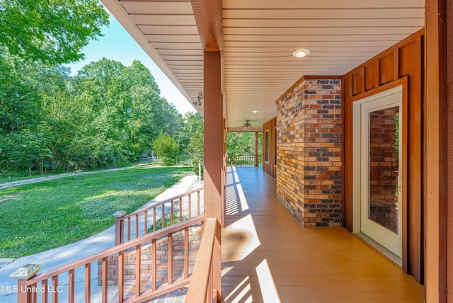 4005 Warriors Trl, Vicksburg, MS 39180 - porch featuring a lawn