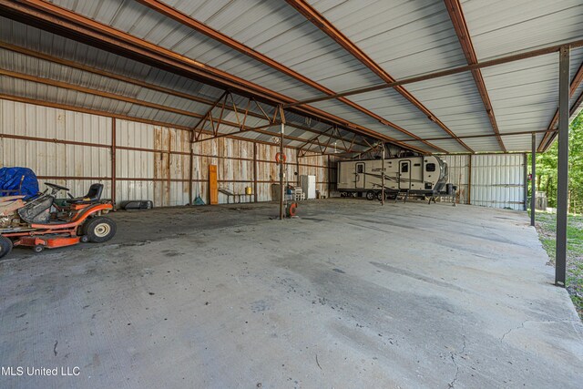 4005 Warriors Trl, Vicksburg, MS 39180 - garage with metal wall
