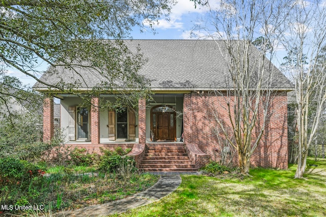 view of front of house with a front yard