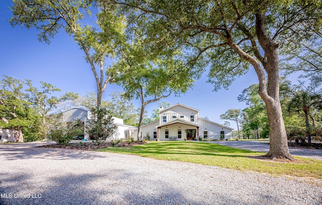 view of front of house featuring a front yard