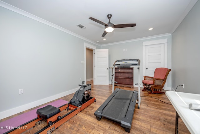 workout room featuring visible vents, ornamental molding, ceiling fan, and recessed lighting