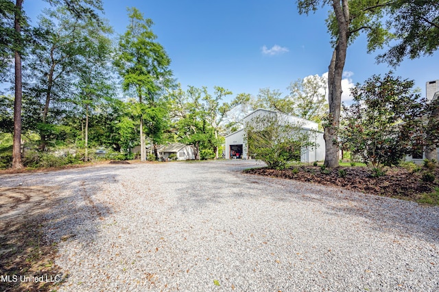 view of front of property with an outdoor structure and gravel driveway
