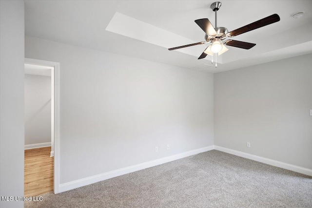 carpeted empty room featuring ceiling fan