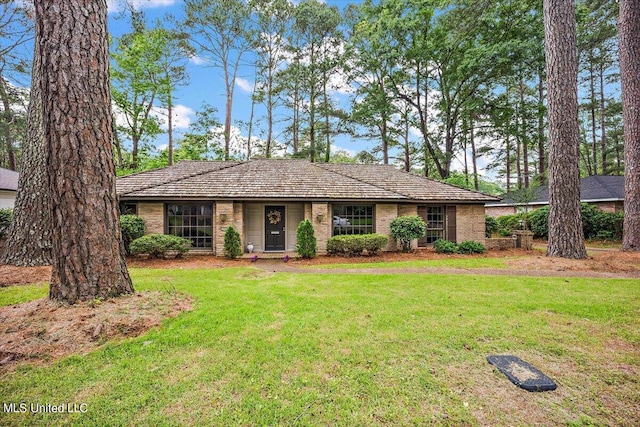 ranch-style house with a front yard